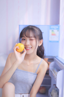 舞蹈生戴小玩具练劈叉
